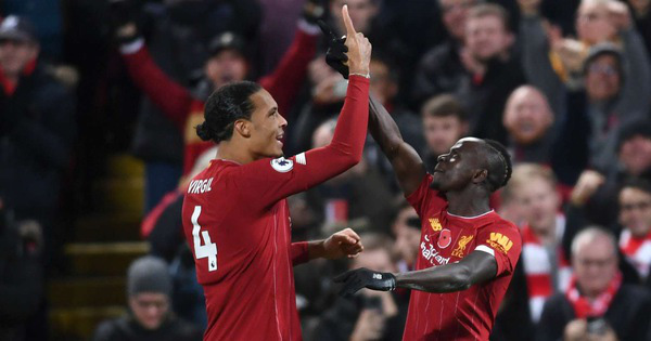 Nghiền nát Man City trong trận "chung kết mùa giải" đầy tranh cãi, Liverpool bỏ xa đối thủ tới 9 điểm và tiếp tục cô độc trên đỉnh BXH