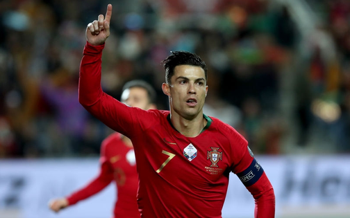 Ronaldo lập hat-trick, tuyển Bồ Đào Nha thắng "set tennis trắng" để tiến sát vé dự Euro 2020