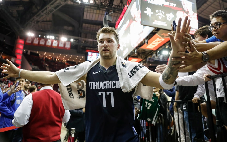 NBA 19-20: Luka Doncic tỏa sáng giúp Dallas Mavericks giành chiến thắng áp đảo trước Houston Rockets