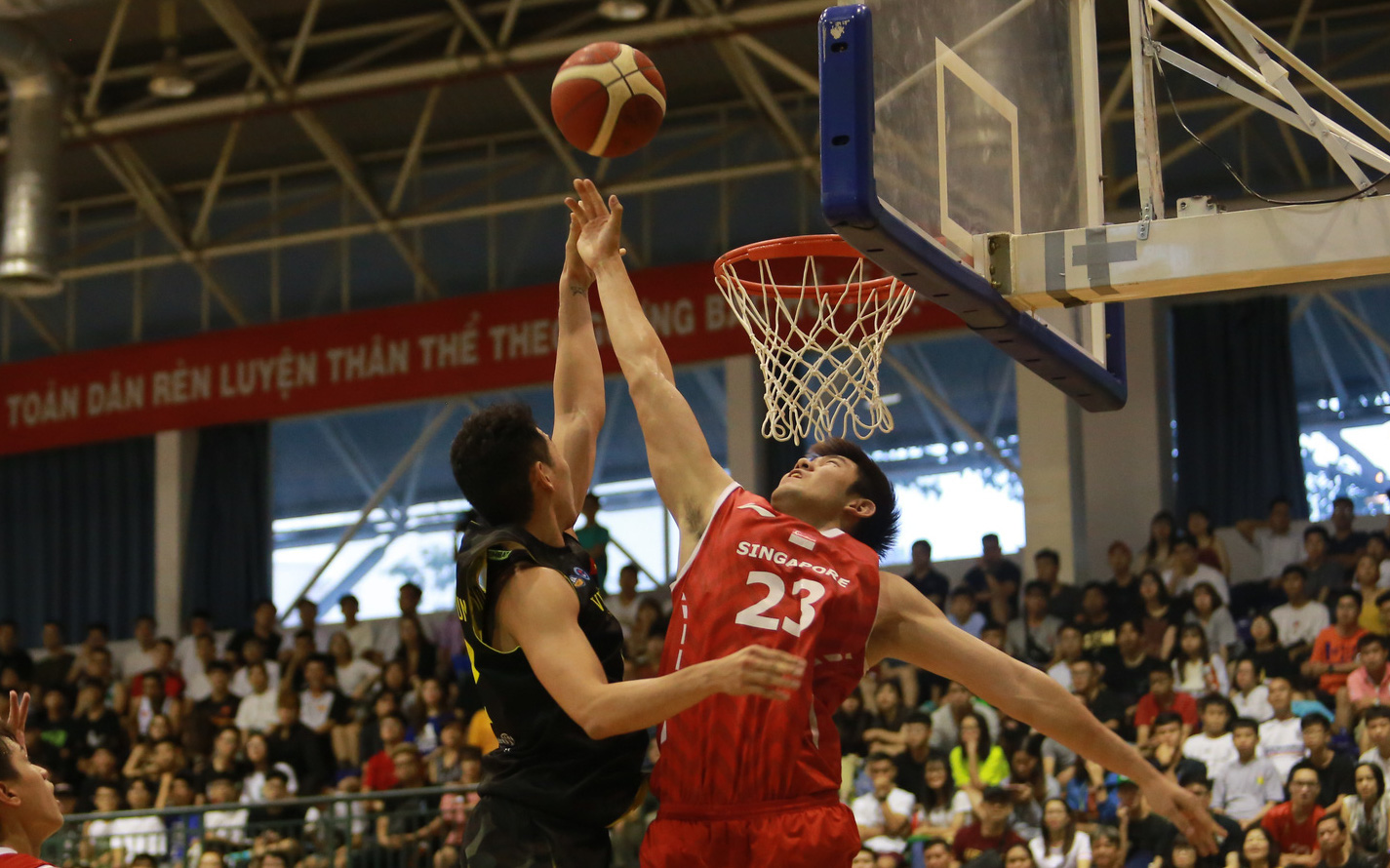 Chùm ảnh: Đội tuyển bóng rổ Việt Nam giành chiến thắng nghẹt thở trước Singapore trong trận giao hữu tiền SEA Games 30