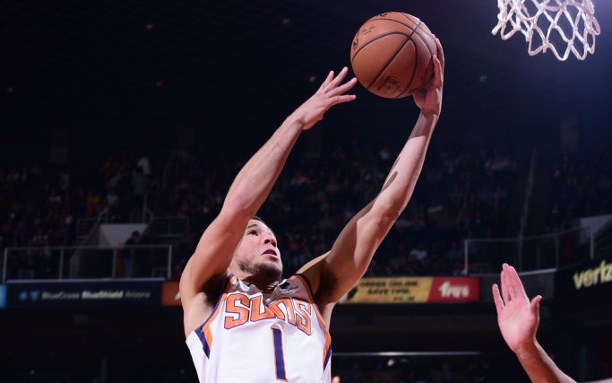 NBA 19-20: Devin Booker ghi 40 điểm, Phoenix Suns chấm dứt mạch toàn thắng của Philadelphia 76ers