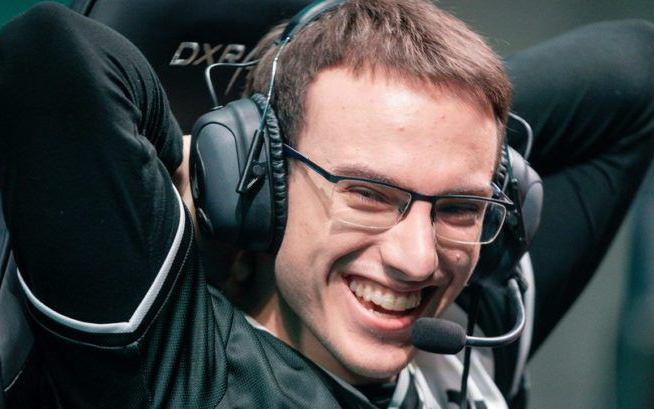 G2 Perkz "gạ kèo" Doinb thức trắng đêm trước trước ngày thi đấu trận chung kết CKTG 2019