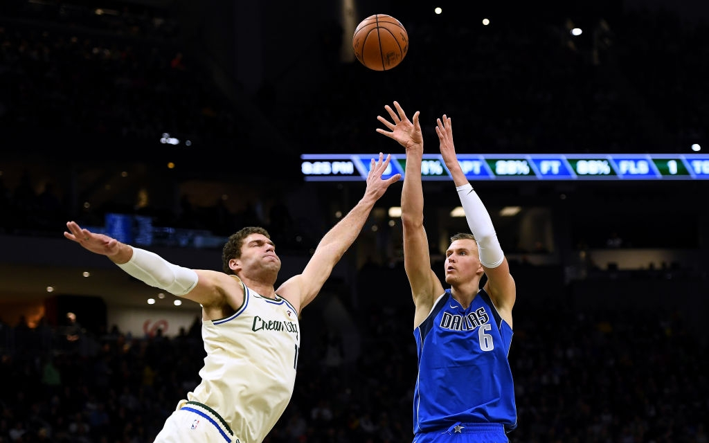 NBA 19-20: Vượt qua 48 điểm của Giannis Antetokounmpo, Dallas Mavericks "bẻ gãy" chuỗi 18 trận thắng liên tiếp của Milwaukee Bucks