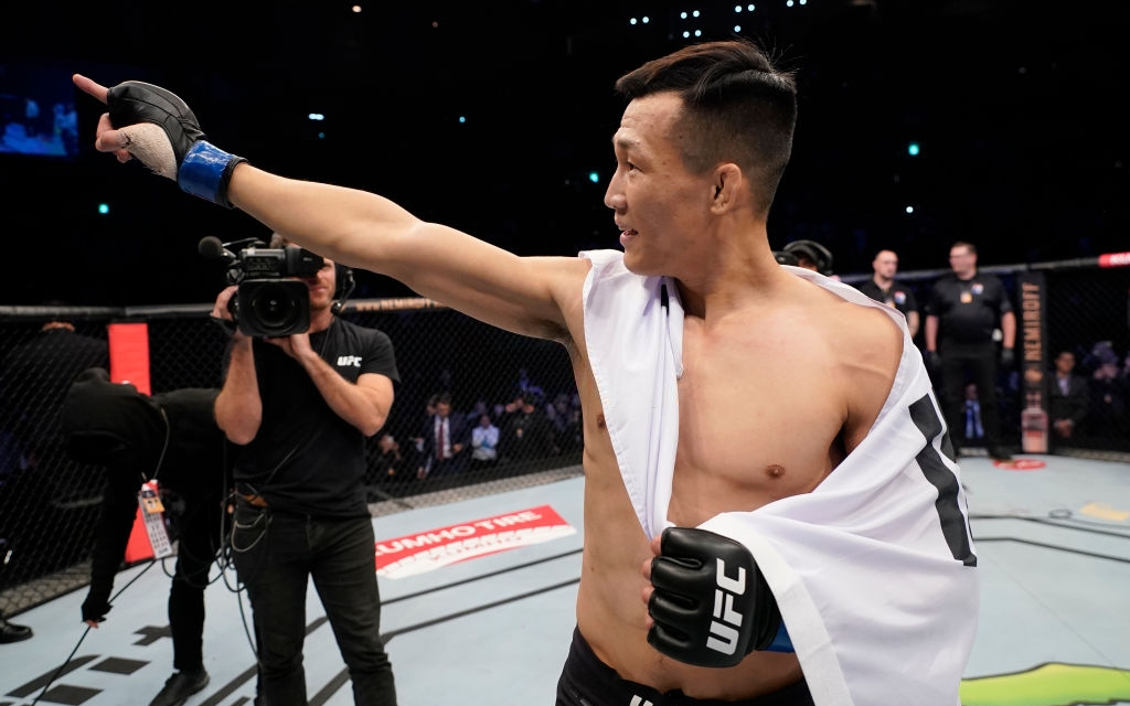 UFC Busan: Hạ đẹp cực vương Frankie Edgar, "Xác sống" Chan Sung Jung khiến các fan Hàn Quốc nức lòng