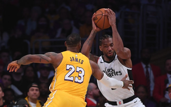 Kawhi Leonard lập Double-double ngay trước mặt LeBron James, Los Angeles Clippers ngược dòng đánh bại Los Angeles Lakers