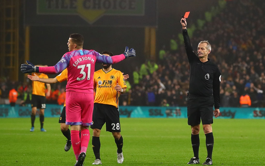 Thua ngược dù dẫn 2-0, Manchester City giương cờ trắng trong cuộc đua vô địch Ngoại hạng Anh