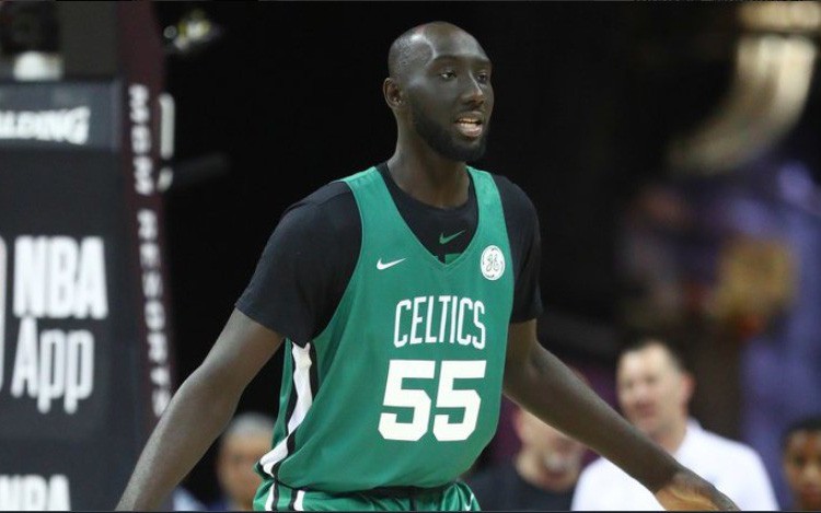 Đụng độ với gã khổng lồ Tacko Fall, Brandon Goodwin nhận cái kết đắng lòng