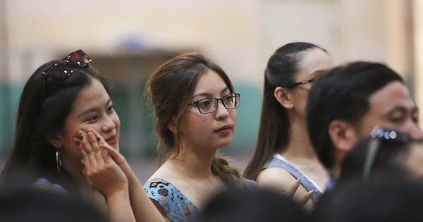 Bạn gái Quang Hải xuất hiện xinh đẹp trong buổi fan meeting đầu tiên của CLB bóng rổ Danang Dragons