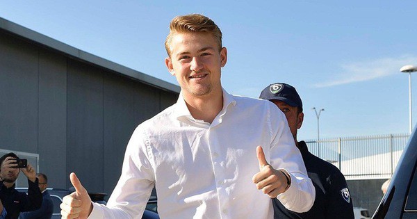 "Soái ca áo trắng" De Ligt chính thức cập bến Juventus, đặt bút vào bản hợp đồng trị giá gần 2.000 tỉ VNĐ