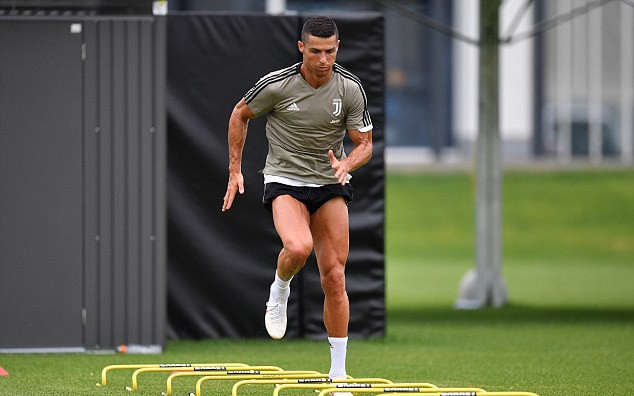 Bí quyết nào giúp Ronaldo vẫn chạy nhanh đến vậy ở tuổi 34?