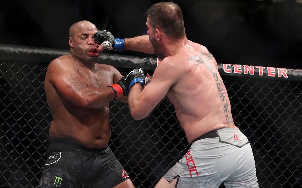 UFC 241: Nhà vô địch Cormier mất đai, cậu anh nhà Diaz trở lại ấn tượng sau 3 năm vắng bóng