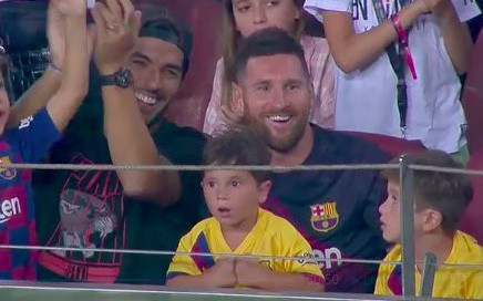 Messi phấn khích ra mặt khi chứng kiến người đóng thế mình lập cú đúp giải cứu Barca