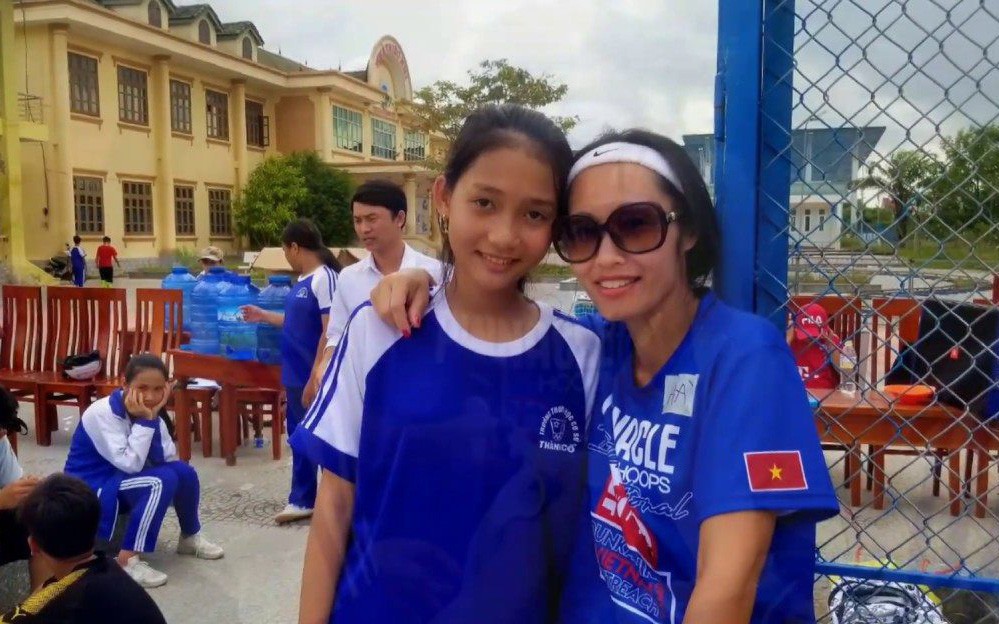Nữ Việt kiều Mỹ và lần thứ 5 mang hội trại bóng rổ miễn phí trở lại Việt Nam