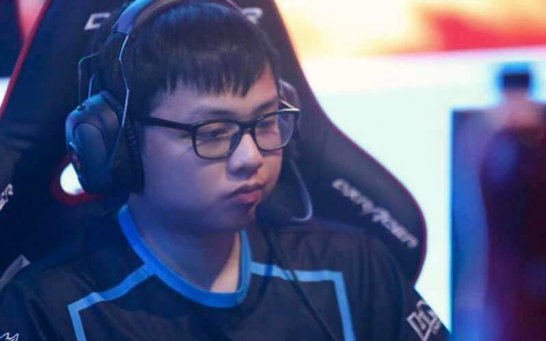 Khoảnh khắc xúc động: Mẹ của thần đồng Esports Việt Nam vượt khoảng cách địa lý, gửi tin nhắn hỏi thăm trong lúc sức ép đang đè nặng trên vai con
