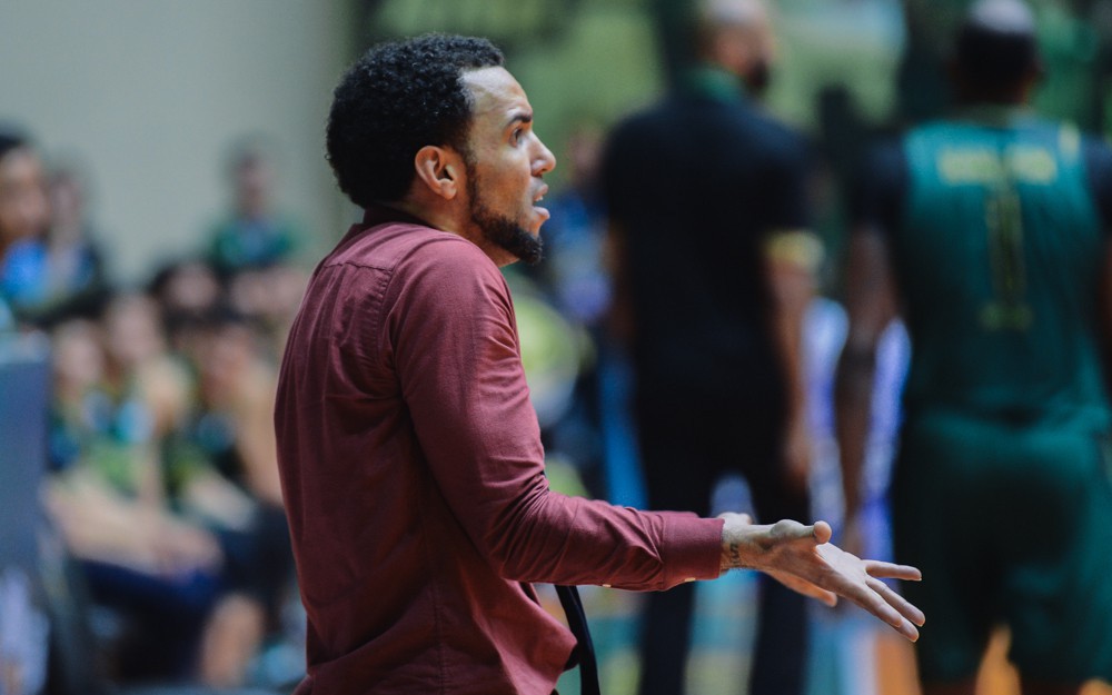 HLV David Singleton đứng trước khả năng bị cấm chỉ đạo game 3 của loạt chung kết VBA 2019