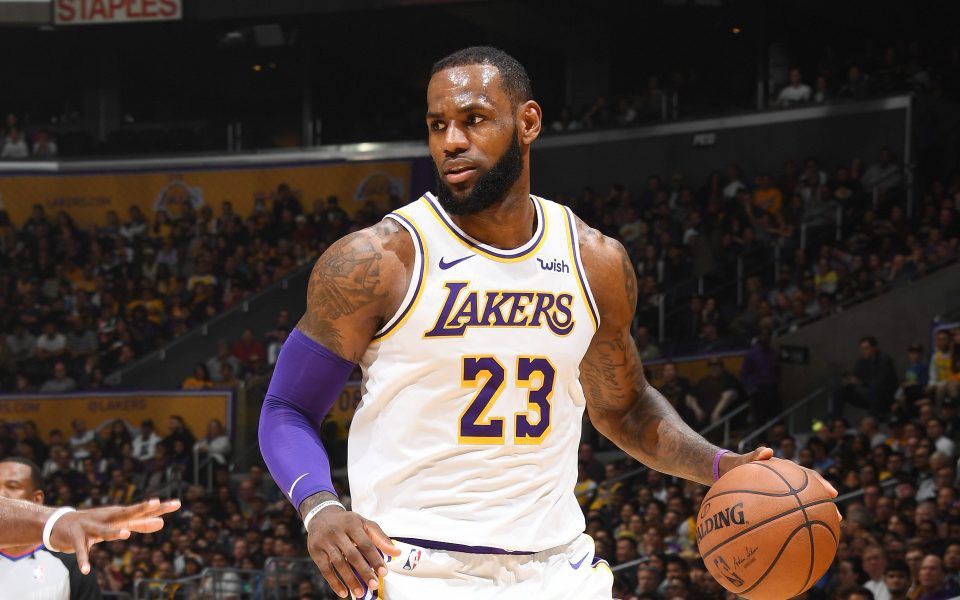 Lần đầu tiên sau 9 năm, LeBron James đánh mất vị trí độc tôn trên BXH cầu thủ của ESPN