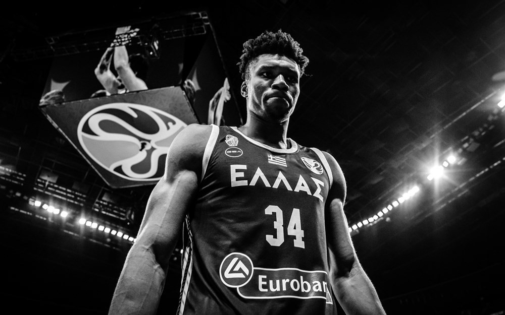 Giannis Antetokounmpo bị truất quyền thi đấu, Hy Lạp cay đắng rời FIBA World Cup dù chiến thắng