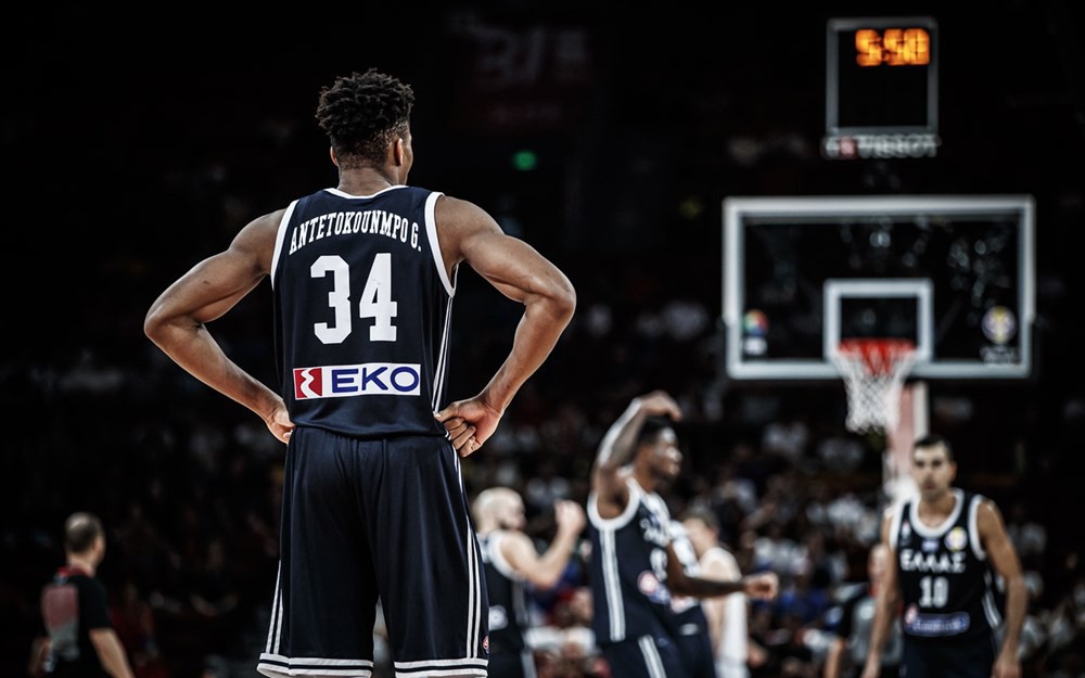 Kết quả ngày thi đấu 9/9 FIBA World Cup 2019: Cầu thủ xuất sắc nhất NBA 2019 về nước sớm, đội tuyển Mỹ thể hiện sức mạnh với 5 trận thắng tuyệt đối