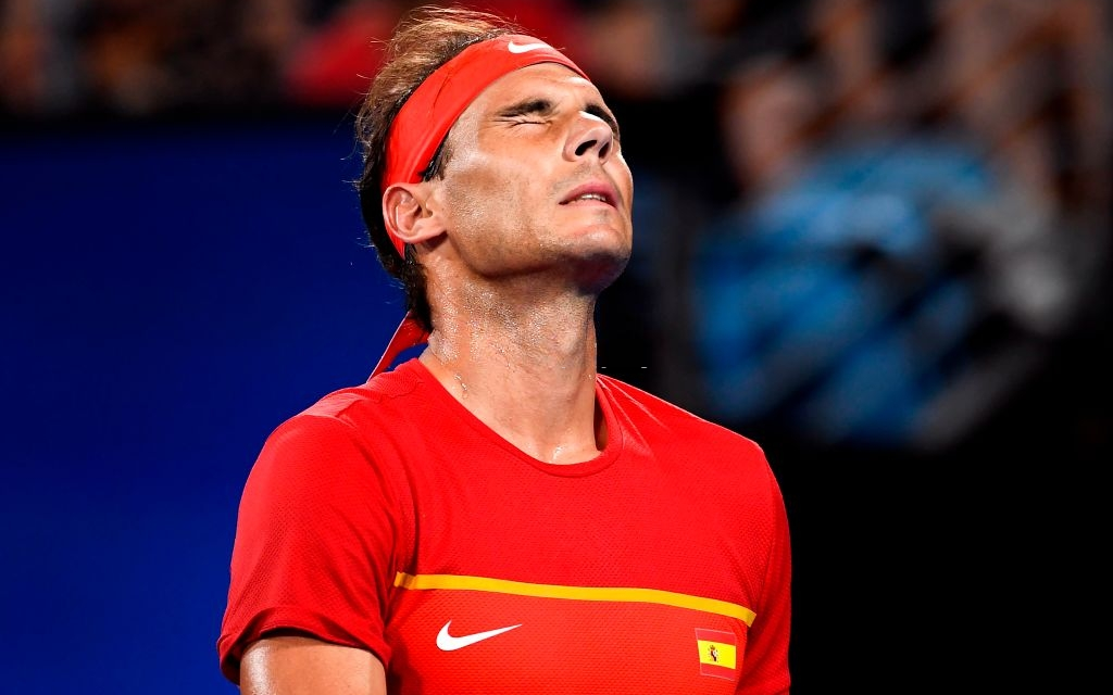 Nadal "thoát xác" hú vía từ tội đồ hóa người hùng, Tây Ban Nha nhọc nhằn vào bán kết ATP Cup