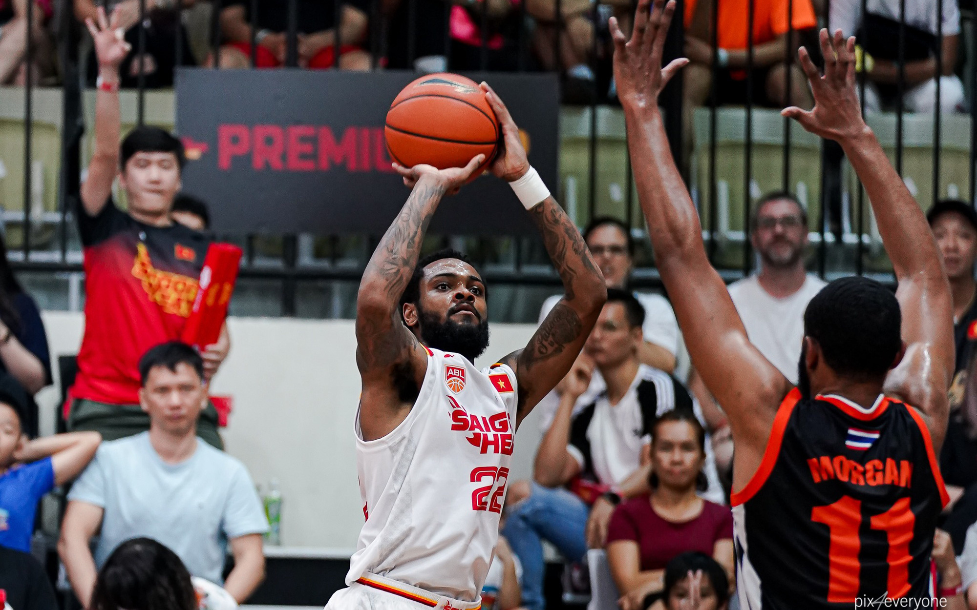 Torian Graham thi đấu lên đồng, Saigon Heat bẻ nanh Wolf Warriors ngay trên NTĐ Doumen Gymnasium 