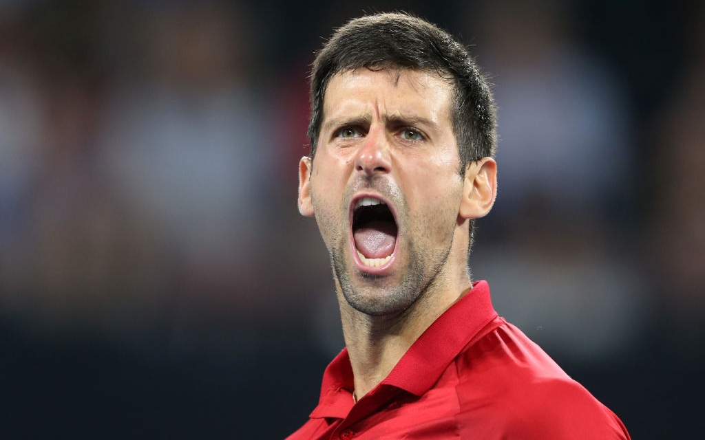 Djokovic bất ngờ bị tước điểm ở pha bóng dễ như ăn kẹo, để rồi bùng nổ phấn khích sau chiến thắng kịch tính