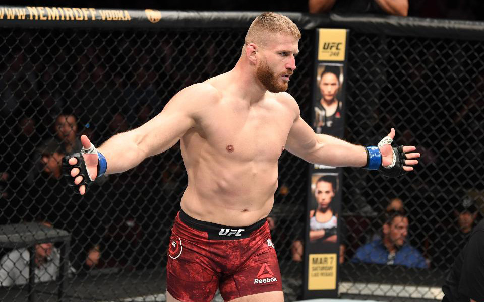 UFC FN 167: Hạ đo ván đối thủ sừng sỏ "sấp mặt", Jan Blachowicz lên tiếng đòi gặp võ sĩ số 1 thế giới Jon Jones