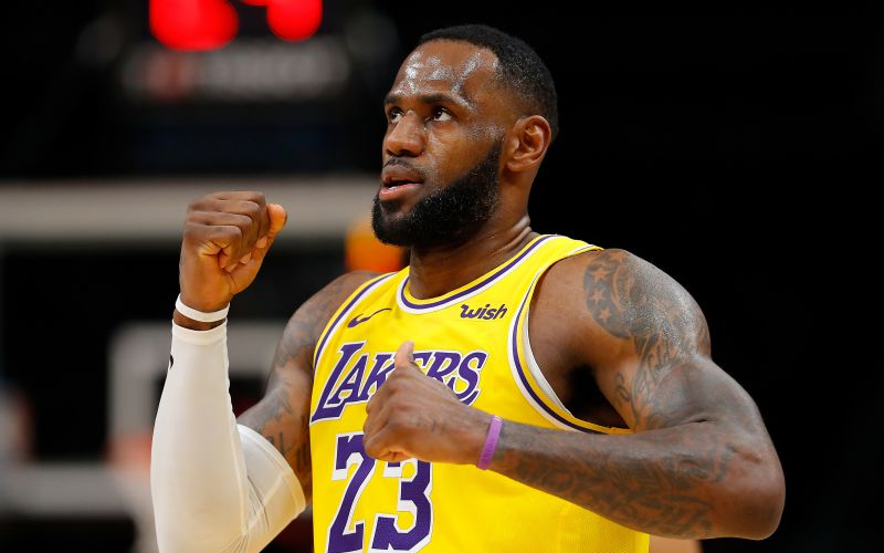 Đính chính sự hiểu lầm, LeBron James tuyên bố NBA cần làm những điều tốt nhất cho cầu thủ và NHM