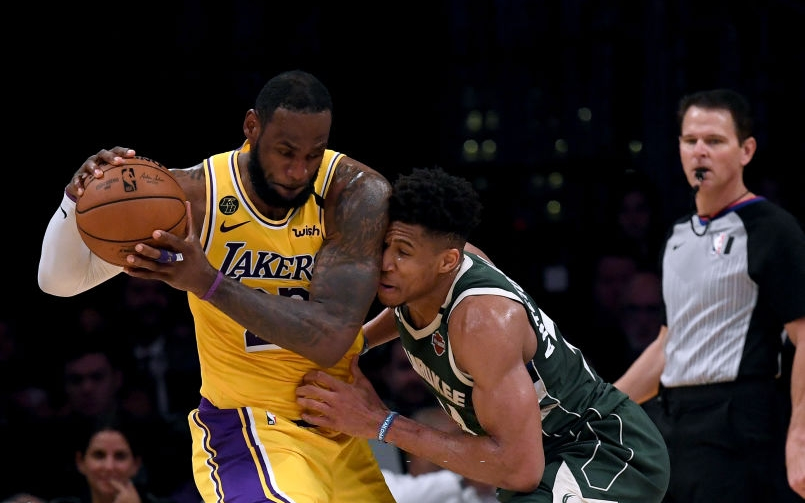 Bật chế độ nghiêm túc để "bóp chết" Giannis Antetokounmpo, LeBron James dẫn dắt Los Angeles Lakers vượt qua Milwaukee Bucks đầy xứng đáng