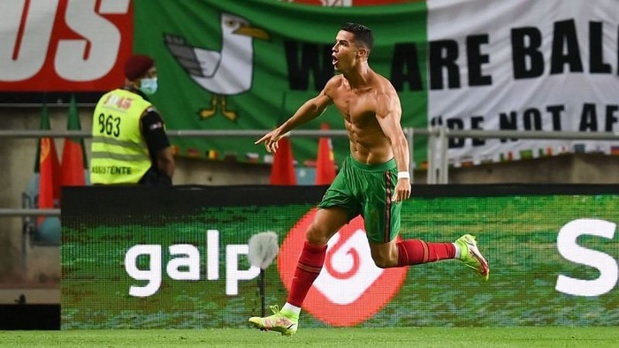 5 kỷ lục tuyệt vời nhất mà Ronaldo đã phá vỡ trong năm 2021 - Ảnh 3.