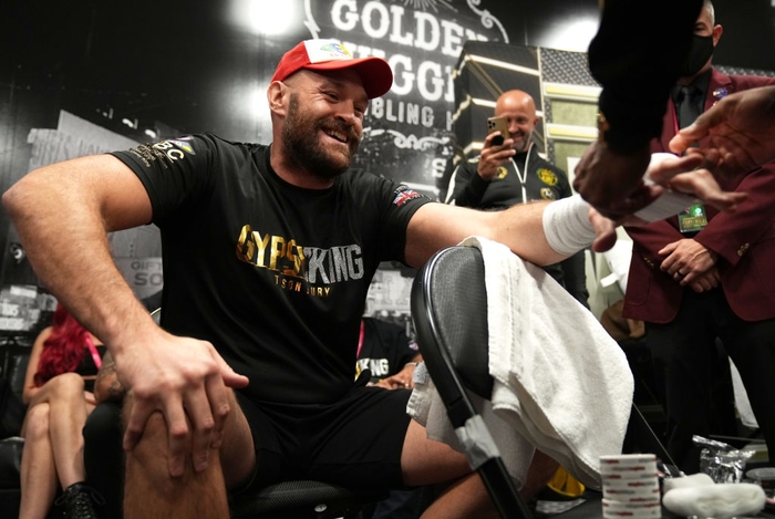 Trực tiếp tranh đai quyền Anh: Tyson Fury vs Deontay Wilder 3 - Ảnh 2.