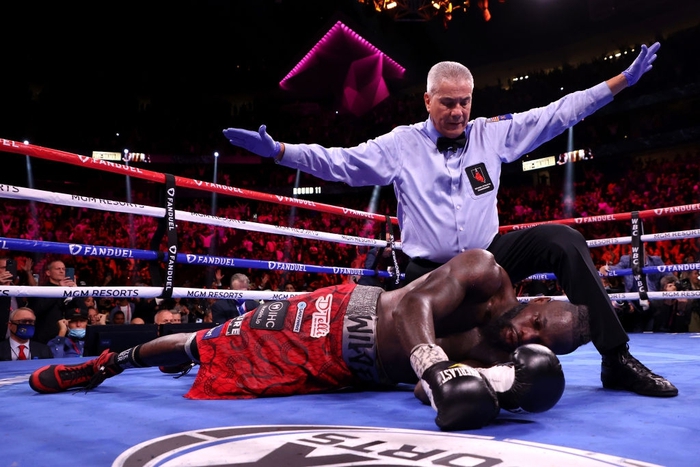 Tyson Fury nói về pha knock-out Deontay Wilder: Cú đấm đó đủ để khiến đối thủ phải giải nghệ - Ảnh 3.
