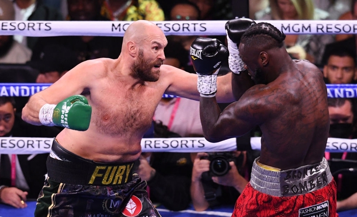 Chùm ảnh: Tyson Fury bảo vệ thành công đai WBC sau chiến thắng bằng KO mãn nhãn trước Deontay Wilder - Ảnh 2.