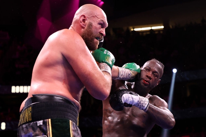 Top 10 võ sĩ kiếm tiền khủng nhất từ việc thượng đài trong năm 2021: McGregor vẫn phải xếp sau Mayweather - Ảnh 3.