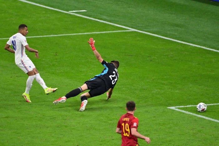 Bộ đôi Mbappe - Benzema tỏa sáng đưa Pháp lên ngôi tại Nations League sau 90 phút kịch tính - Ảnh 7.