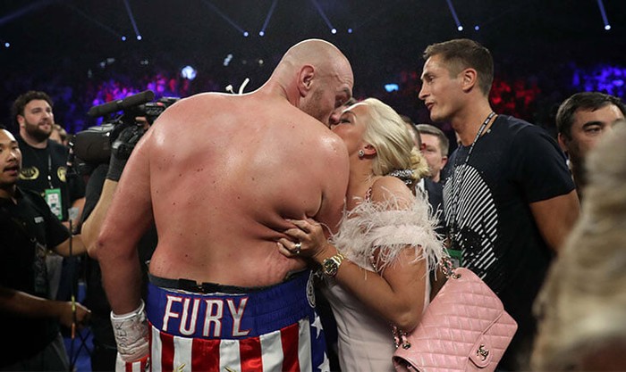 Bà xã Paris - vị cứu tinh của Tyson Fury: Bên nhau 14 năm, giúp chồng thoát khỏi suy nghĩ muốn tự tử - Ảnh 2.