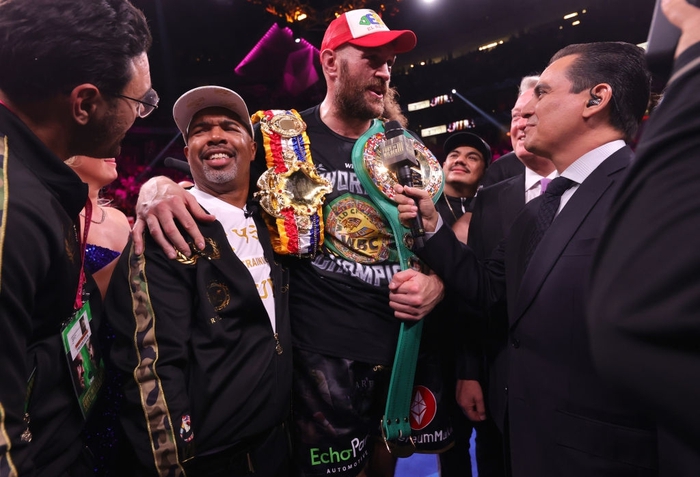 Vén màn thành công của Tyson Fury: Sự hỗ trợ đắc lực từ một đội ngũ tài năng - Ảnh 3.