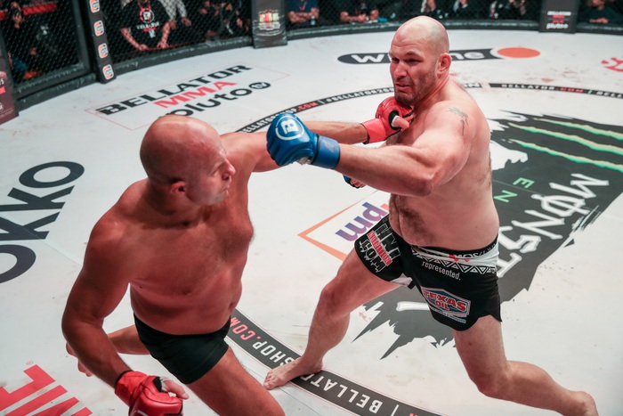 Tái xuất võ đài ở tuổi 45, huyền thoại Fedor Emelianenko giành chiến thắng knock-out ấn tượng chỉ sau 2 phút - Ảnh 2.