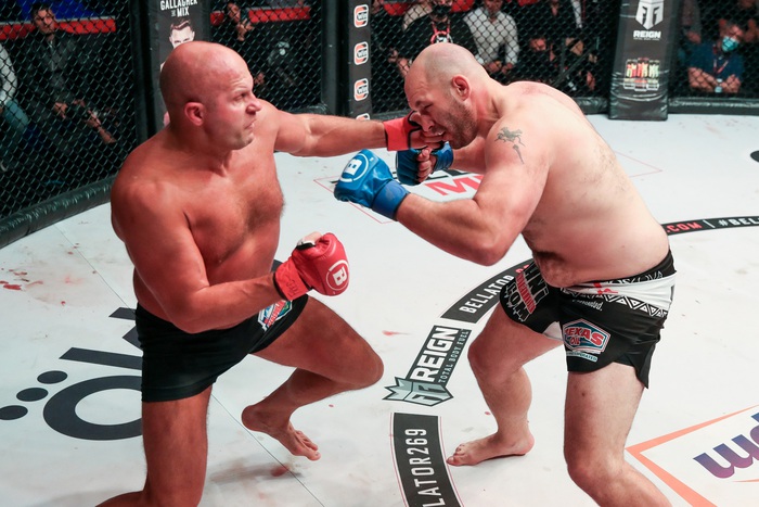 Tái xuất võ đài ở tuổi 45, huyền thoại Fedor Emelianenko giành chiến thắng knock-out ấn tượng chỉ sau 2 phút - Ảnh 3.