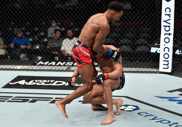 Trực tiếp UFC 267: Sôi động với 2 trận tranh đai, sự xuất hiện của Islam Makhachev cùng Khamzat Chimaev - Ảnh 2.