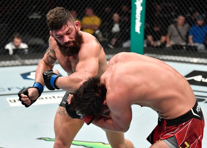 Trực tiếp UFC 267: Sôi động với 2 trận tranh đai, sự xuất hiện của Islam Makhachev cùng Khamzat Chimaev - Ảnh 3.