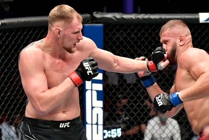 Trực tiếp UFC 267: Khamzat Chimaev giành chiến thắng ấn tượng - Ảnh 2.