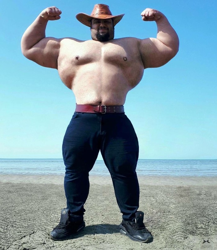 "Hulk Iran" khoe khả năng đấm thủng tường, bẻ cong kim loại trước thềm trận gặp "Người đáng sợ nhất hành tinh" - Ảnh 2.