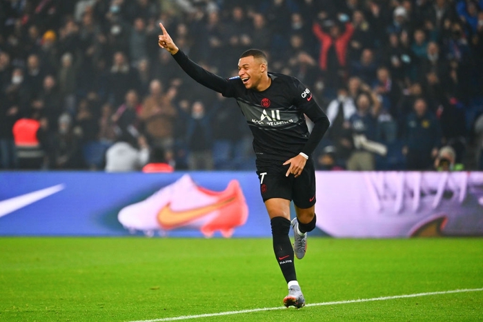 Mbappe, Messi ghi bàn giúp PSG thắng dễ Nantes dù phải chơi thiếu người - Ảnh 2.
