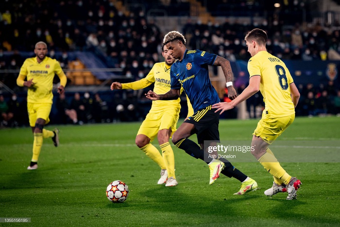 Ronaldo chọc khe tinh tế mở ra cơ hội dứt điểm đối mặt cho Rashford - Ảnh 1.