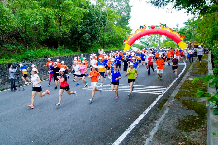 Thủy Điện Hòa Bình thử thách cho các Runner ở giải chạy bán Marathon - Ảnh 2.