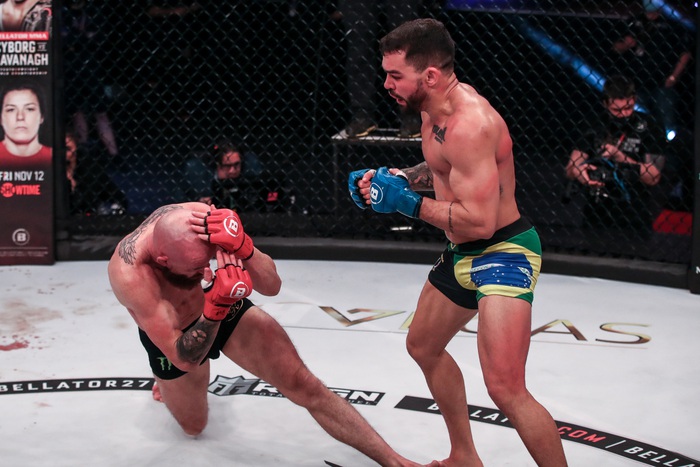 Patricky Pitbull hạ đo ván Peter Queally, thay em trai thống trị hạng nhẹ của Bellator - Ảnh 8.