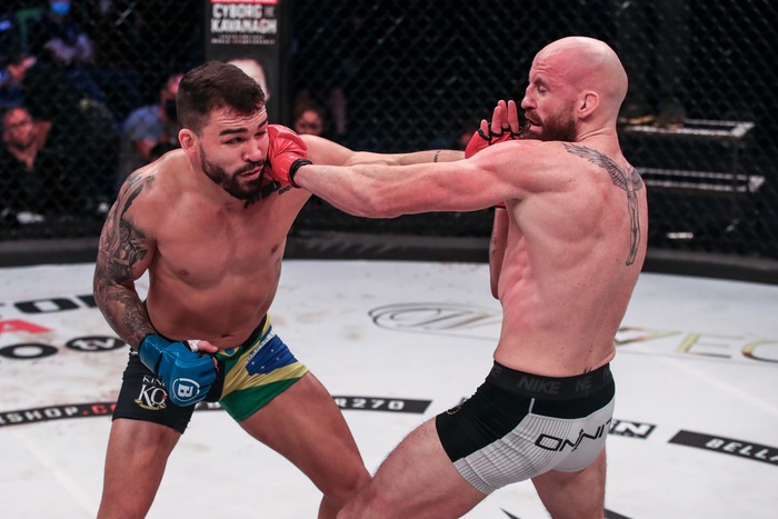 Patricky Pitbull hạ đo ván Peter Queally, thay em trai thống trị hạng nhẹ của Bellator - Ảnh 4.