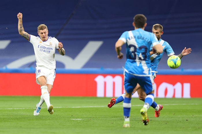 Benzema, Kroos tỏa sáng, Real Madrid thắng hú vía Rayo Vallecano - Ảnh 4.