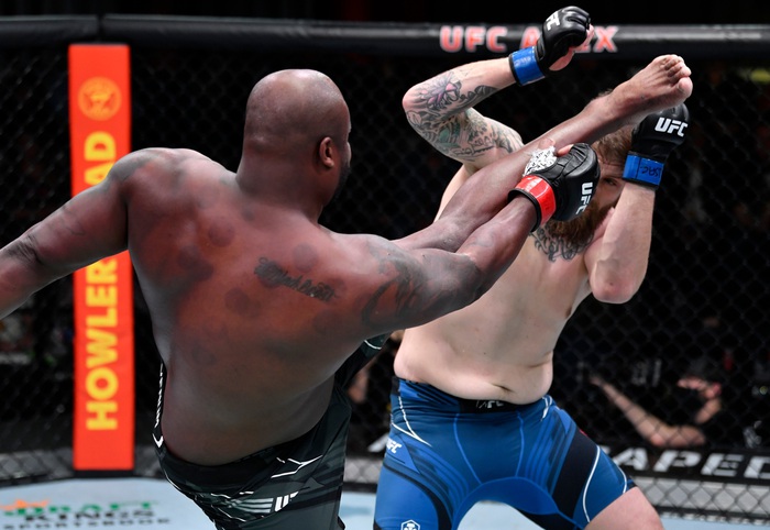 Derrick Lewis hủy diệt Chris Daukaus ngay hiệp đầu tiên, trở thành "Vua knock-out" tại UFC - Ảnh 2.