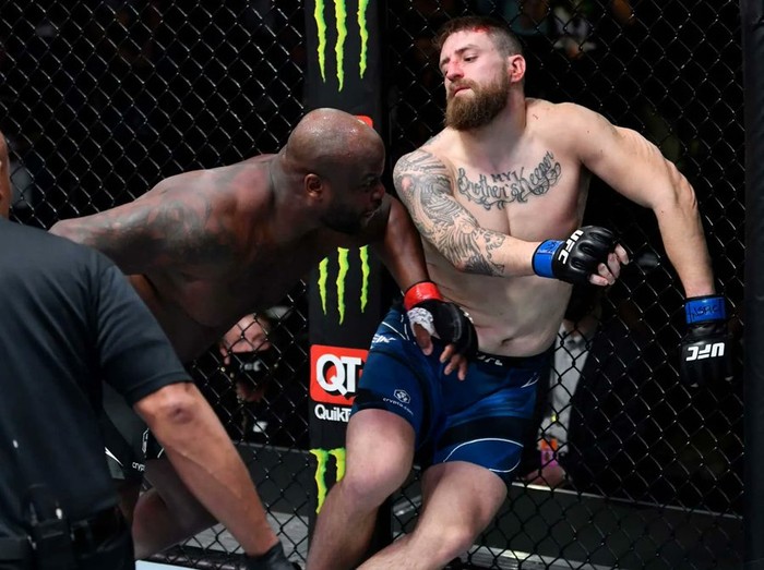 Derrick Lewis hủy diệt Chris Daukaus ngay hiệp đầu tiên, trở thành "Vua knock-out" tại UFC - Ảnh 4.